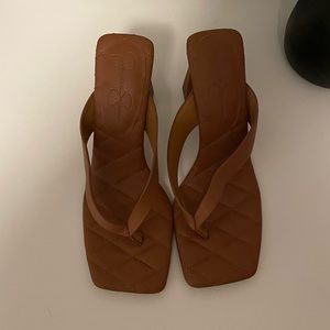 Jessica Simpson thong heels